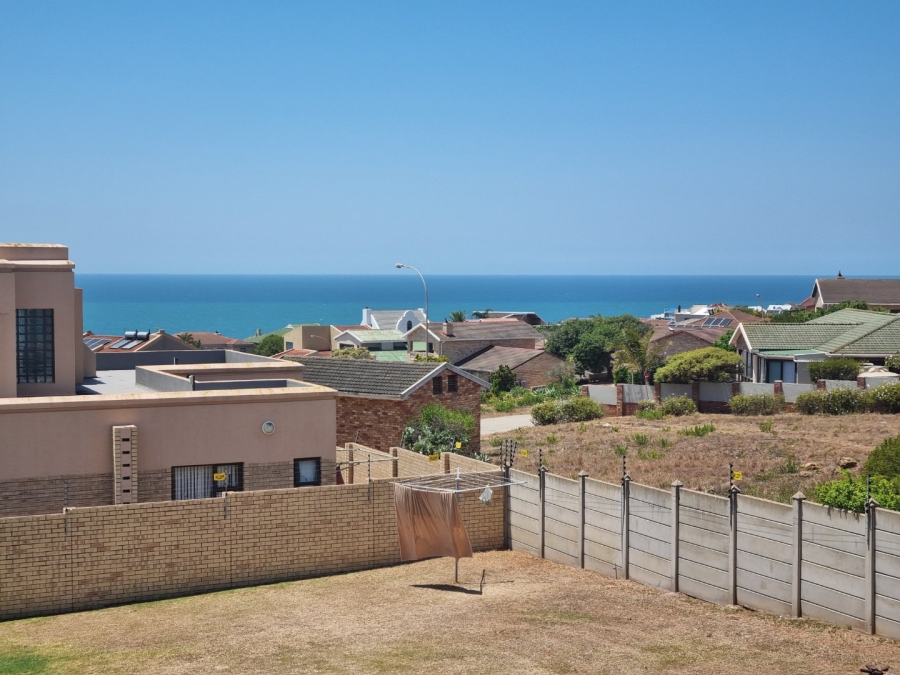 4 Bedroom Property for Sale in Wavecrest Eastern Cape